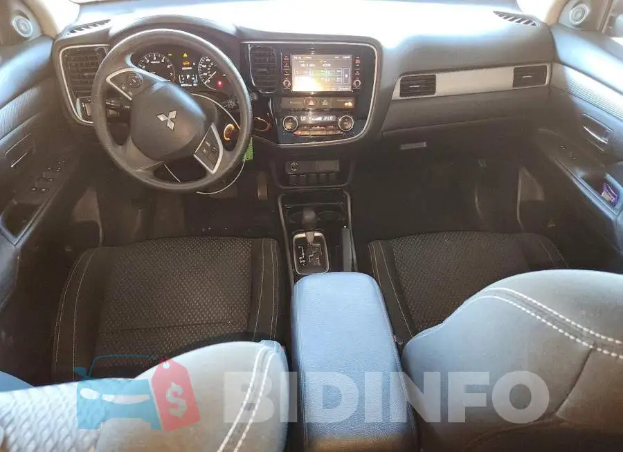 JA4AD2A39JZ067037 Photo# 8