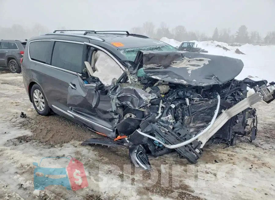 2C4RC1EG0JR330772 Photo# 4