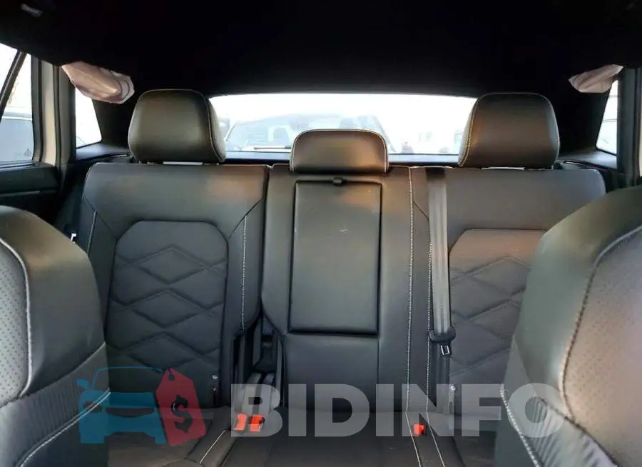 1V2HE2CA8RC224731 Photo# 10