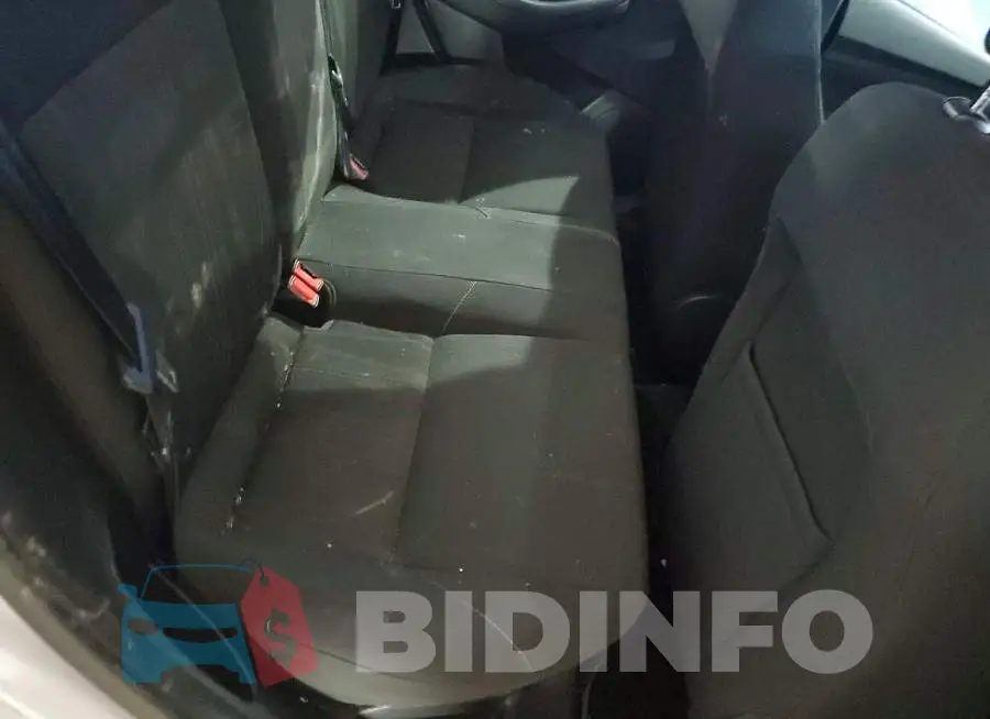 1FADP3F28JL328618 Photo# 8