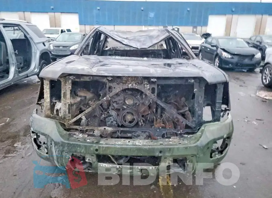 1GT12REG1KF267897 Photo# 5