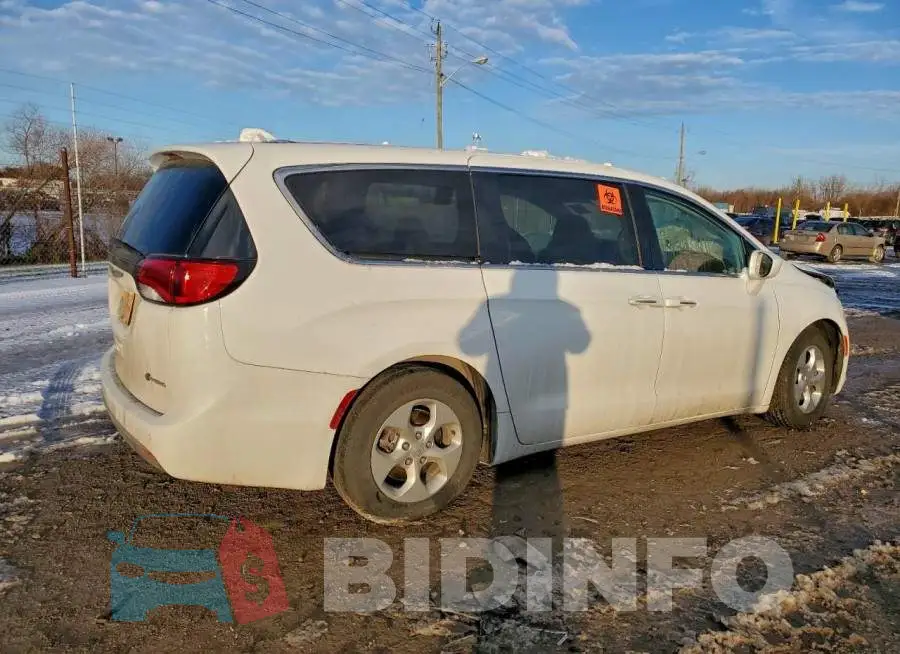 2C4RC1H76JR189184 Photo# 3
