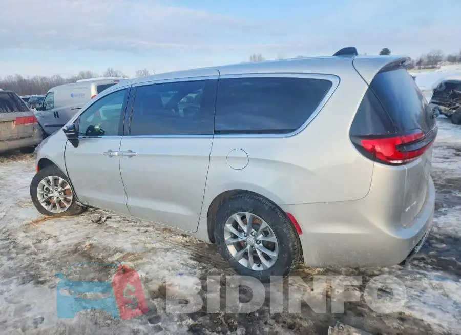 2C4RC3BGXTR184528 Photo# 2