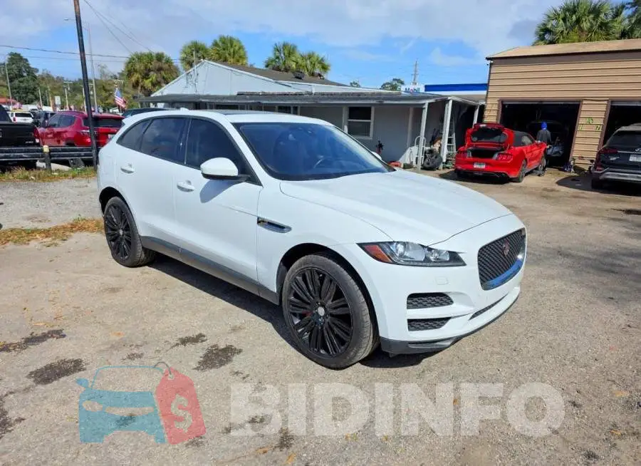 SADCJ2EV9JA252811 Photo# 1