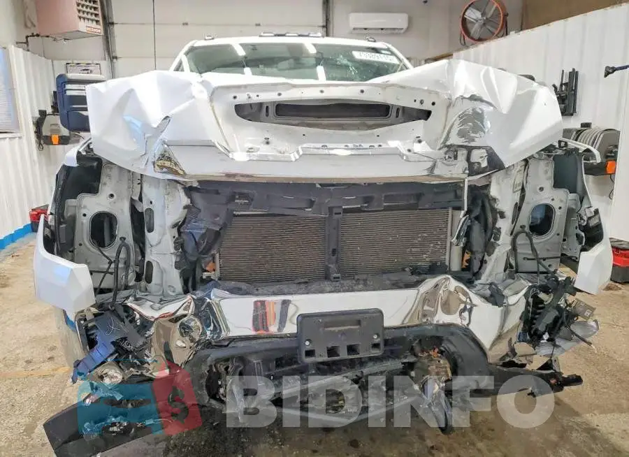 1GT39SE71PF223532 Photo# 5