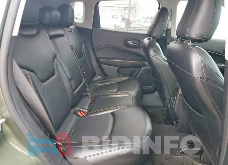3C4NJDCB8LT170668 Photo# 11