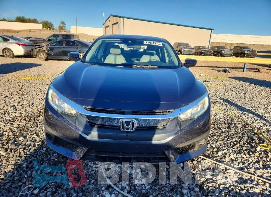 19XFC2F83HE024404 Photo# 5