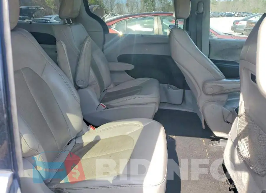 2C4RC1L74MR581043 Photo# 11