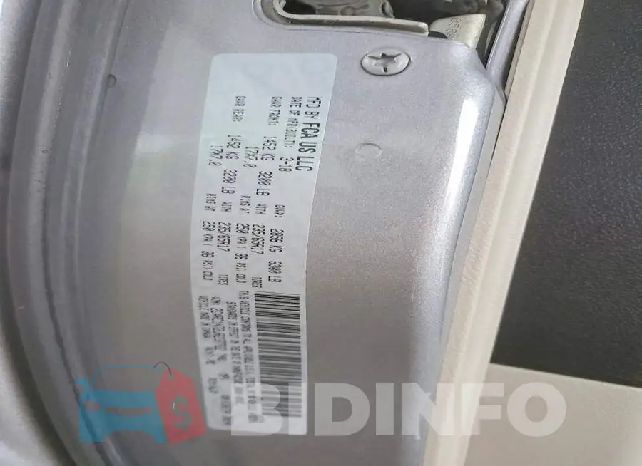 2C4RC1N72JR237722 Photo# 13
