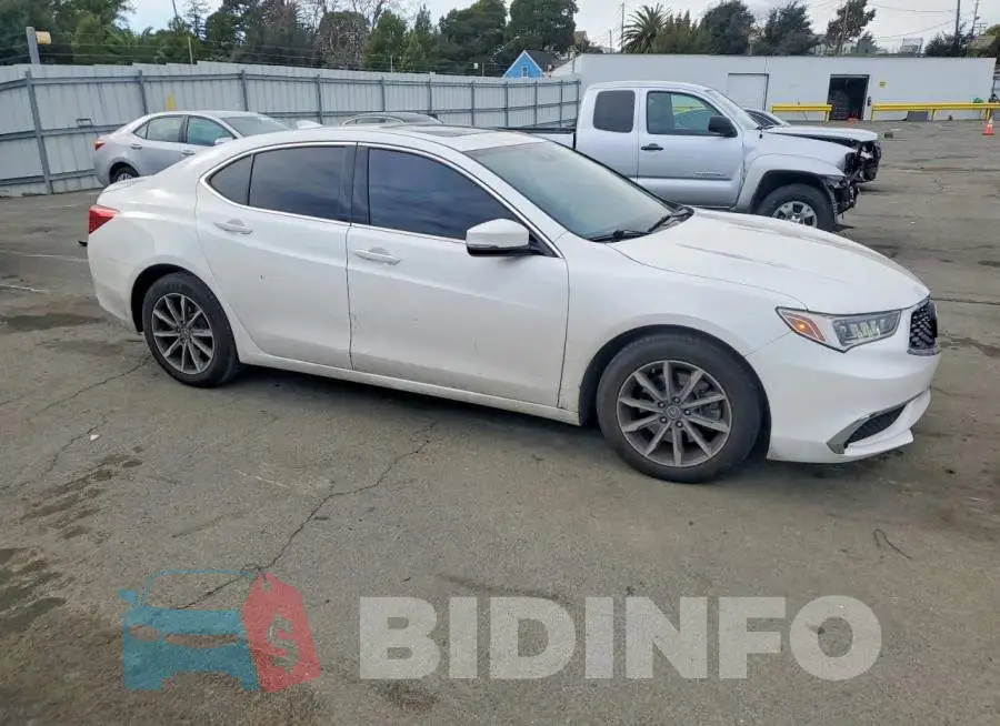 19UUB1F35JA006523 Photo# 4