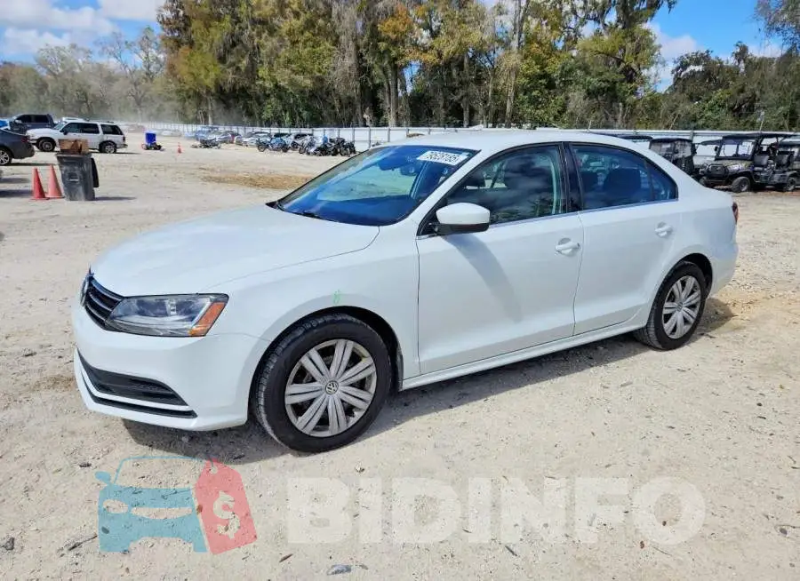 3VW167AJ7HM389955 Photo# 1