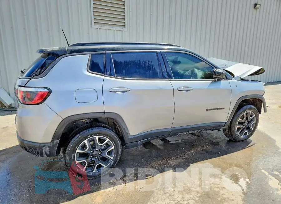 3C4NJDDB1LT126798 Photo# 3