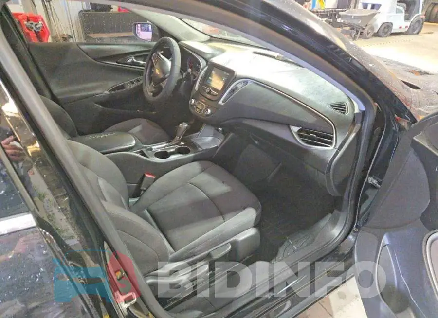 1G1ZB5ST8JF120318 Photo# 5