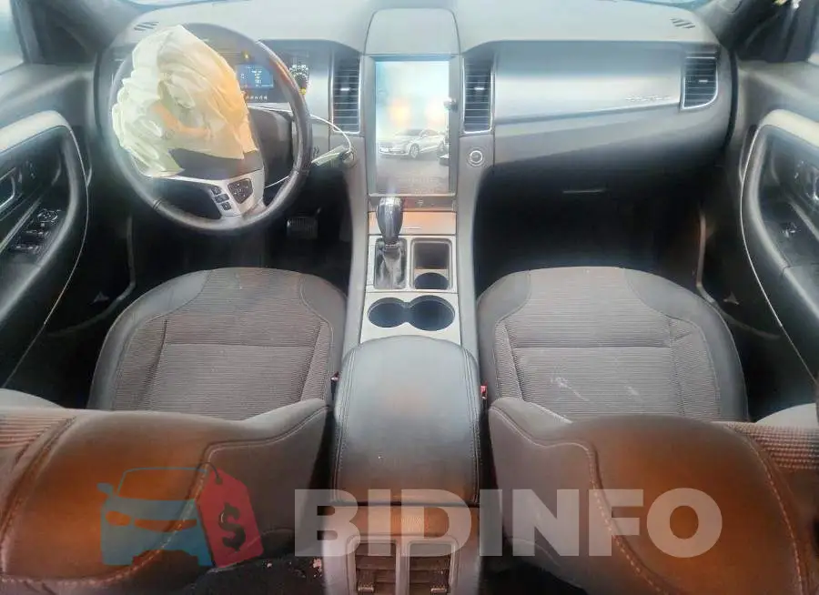 1FAHP2E80JG113163 Photo# 8