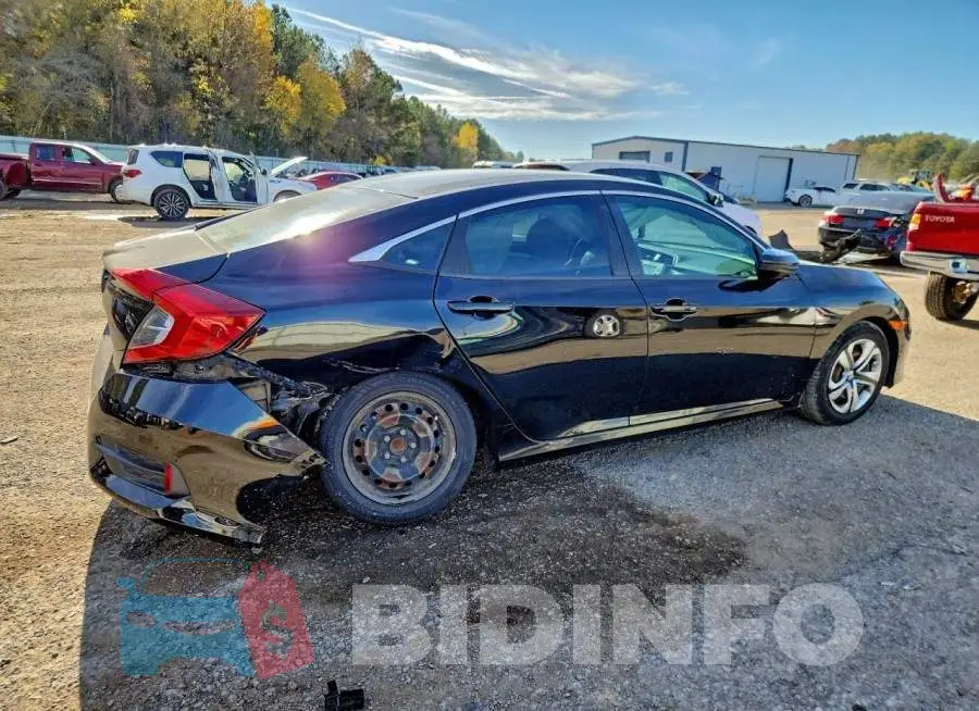 19XFC2F5XHE038595 Photo# 3