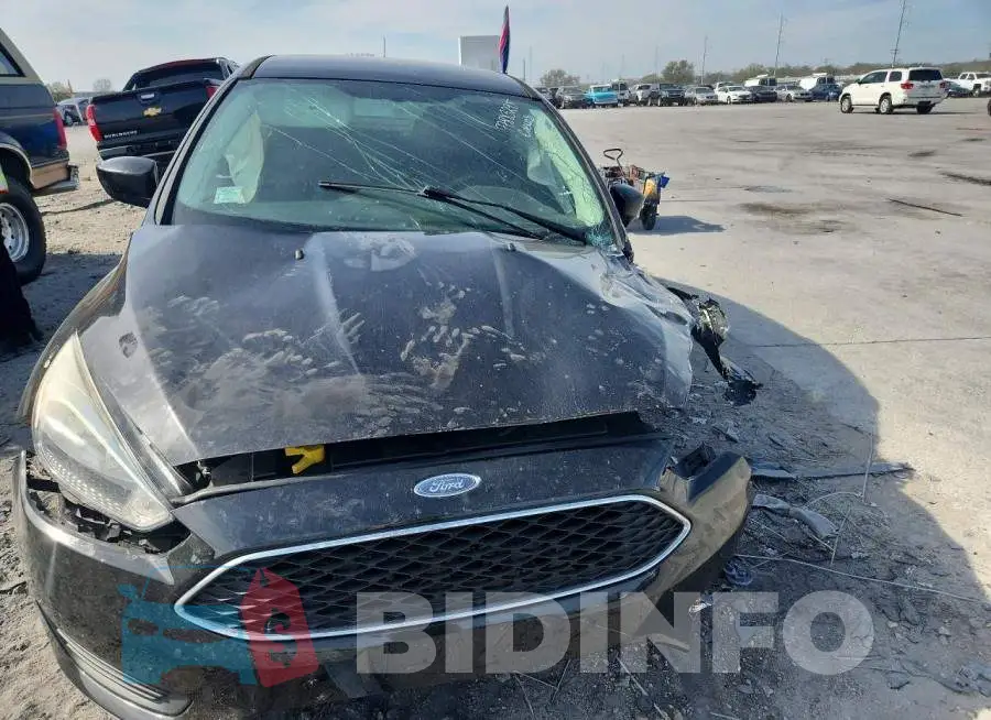 1FADP3F27JL256214 Photo# 5