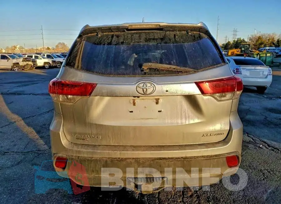 5TDJZRFHXJS526775 Photo# 6