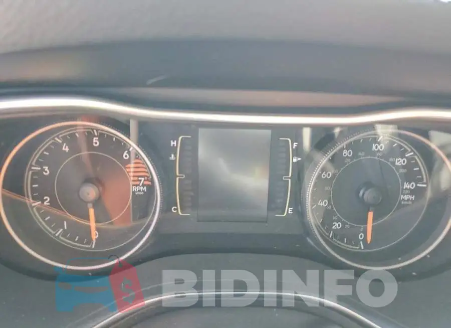 1C4PJLCB3KD370607 Photo# 9