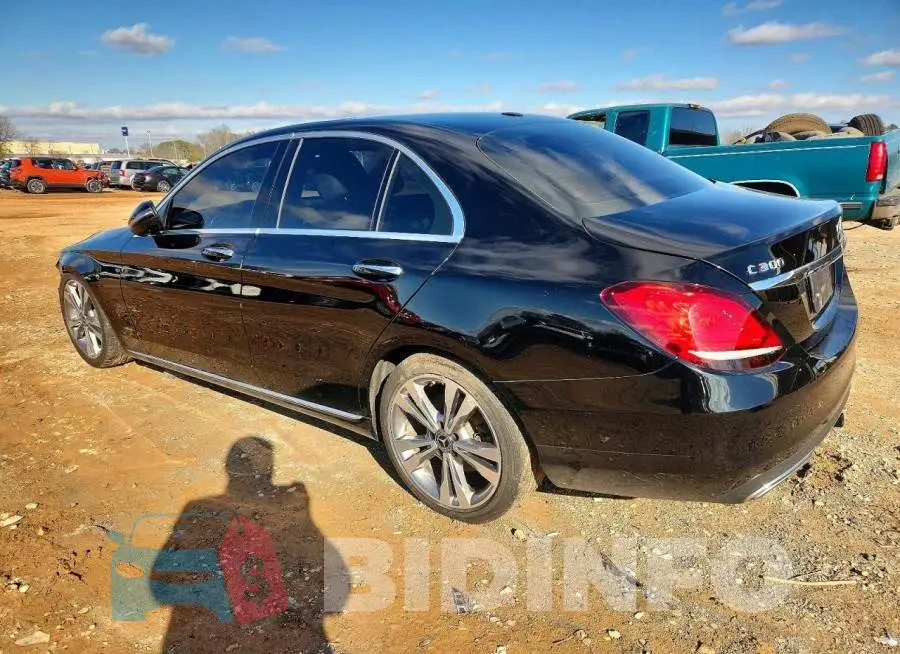 55SWF8DB9KU303588 Photo# 2