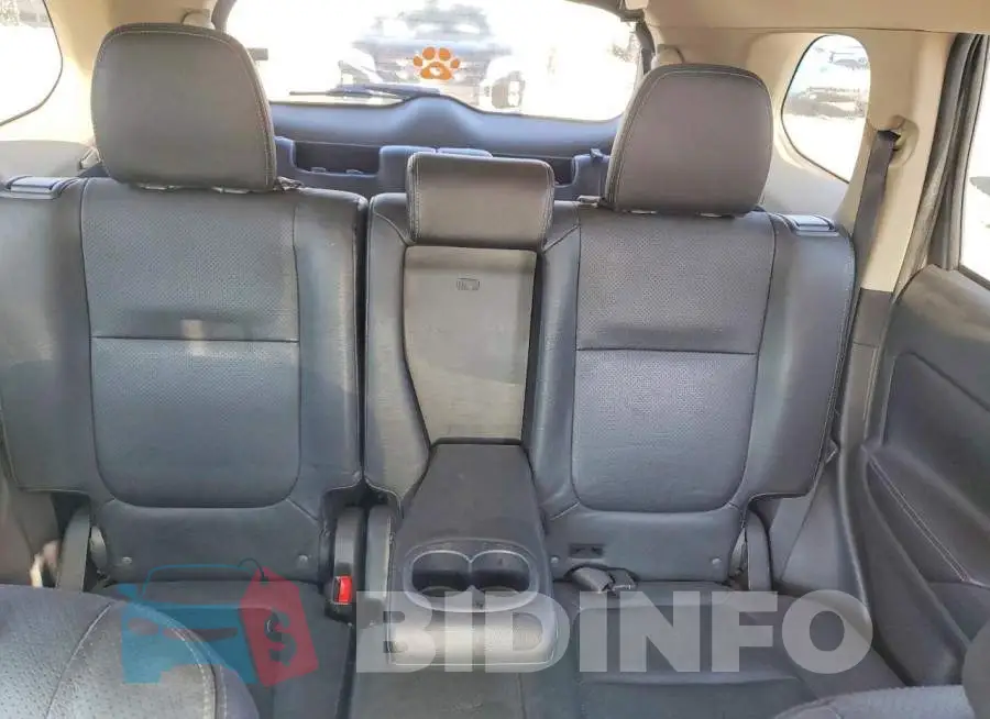 JA4AD3A35JZ044313 Photo# 10