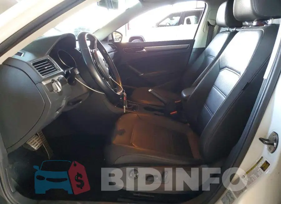 1VWDT7A3XHC065813 Photo# 7
