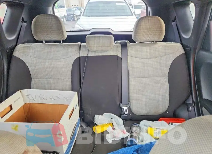 KNDJN2A24J7566852 Photo# 10
