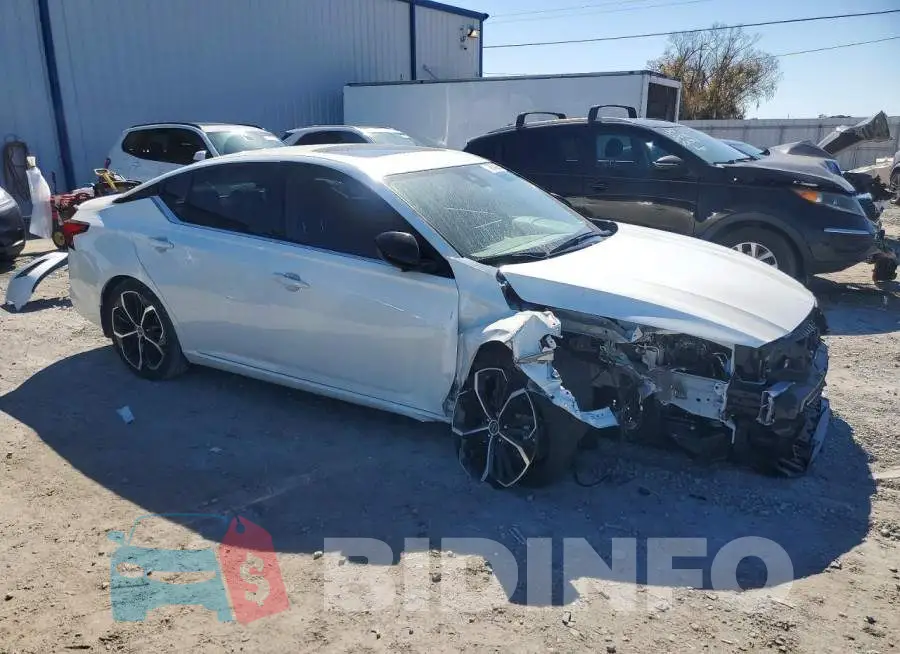 1N4BL4CV1PN337763 Photo# 4