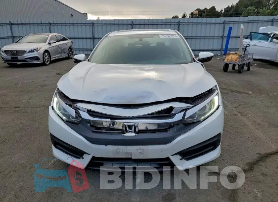 19XFC2F72HE231907 Photo# 5