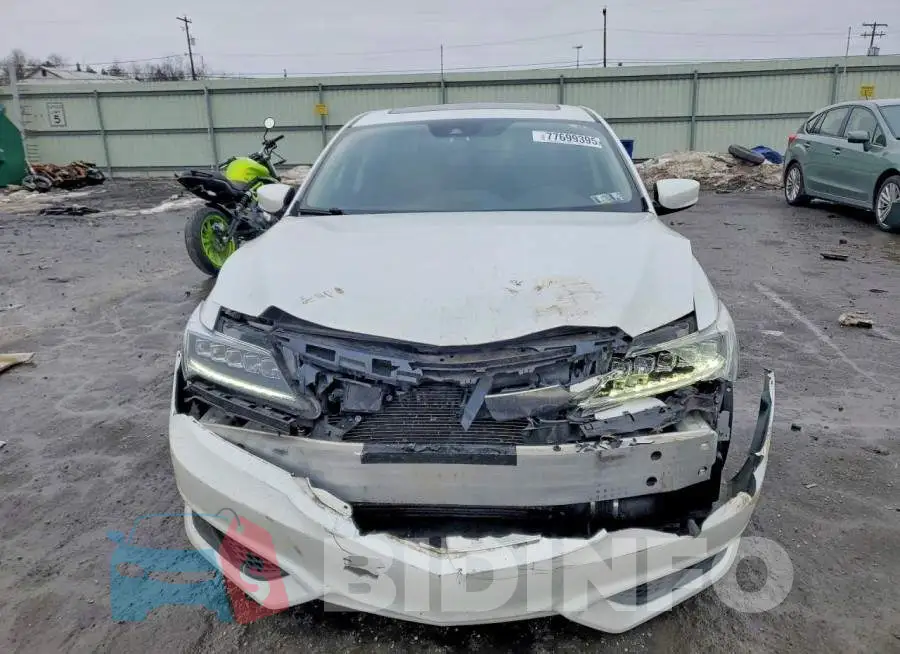 19UDE2F70JA009698 Photo# 5