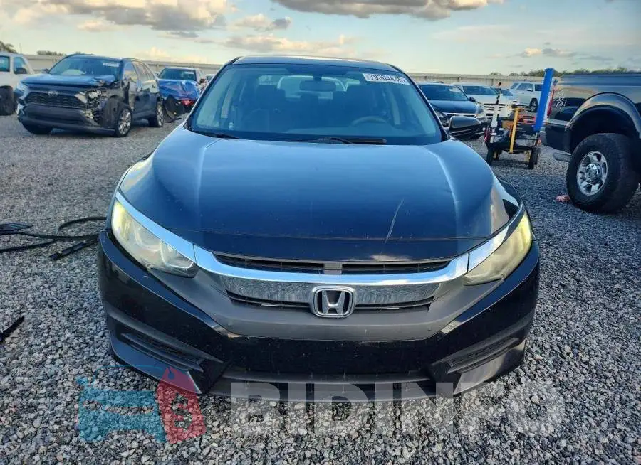 19XFC2F54HE074685 Photo# 5