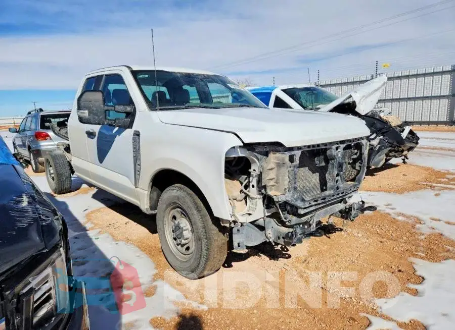 1FT7X2AA1PEC54018 Photo# 4