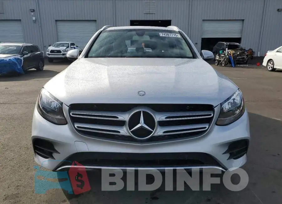 WDC0G4JBXHF122886 Photo# 5