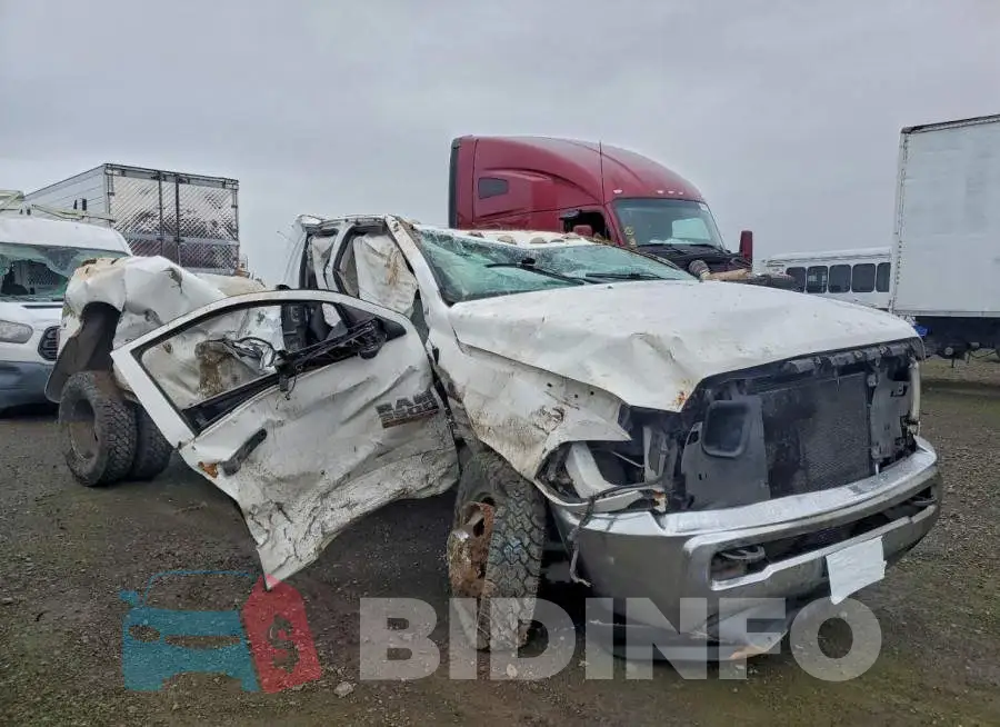 3C63RRGL3HG666632 Photo# 4