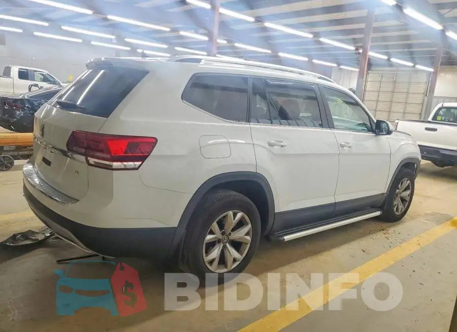 1V2CR2CA4JC581293 Photo# 3