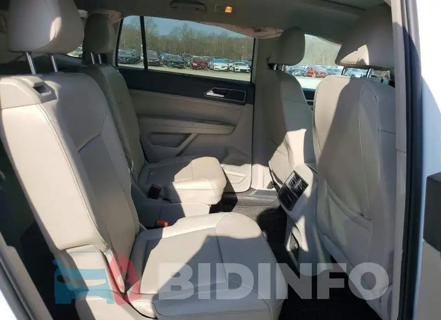 1V2MR2CA1JC557036 Photo# 11