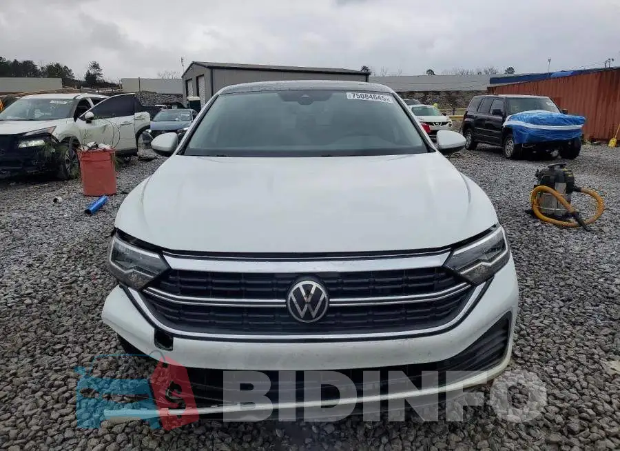 3VW7M7BU2PM024557 Photo# 5