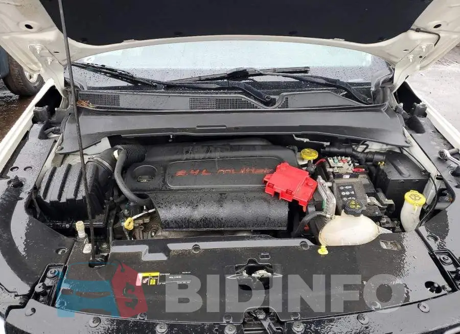 3C4NJDCB2LT137889 Photo# 12