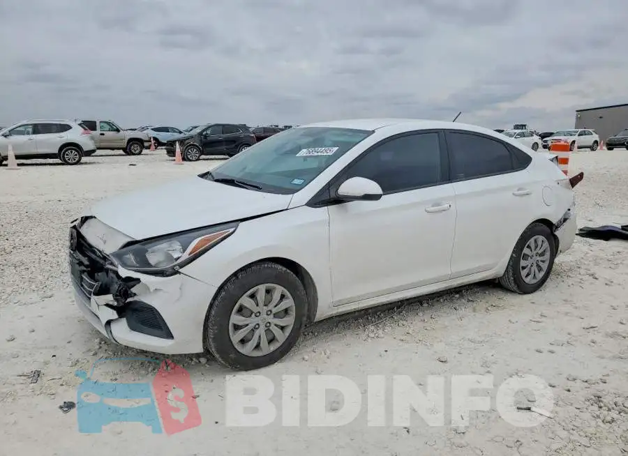 3KPC24A69NE174584 Photo# 1