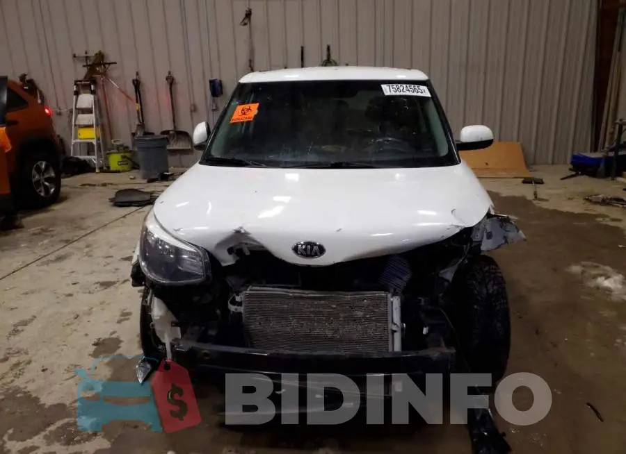 KNDJN2A2XH7449819 Photo# 5