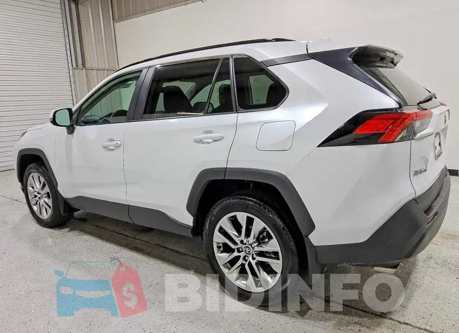 2T3C1RFV8SW399613 Photo# 2