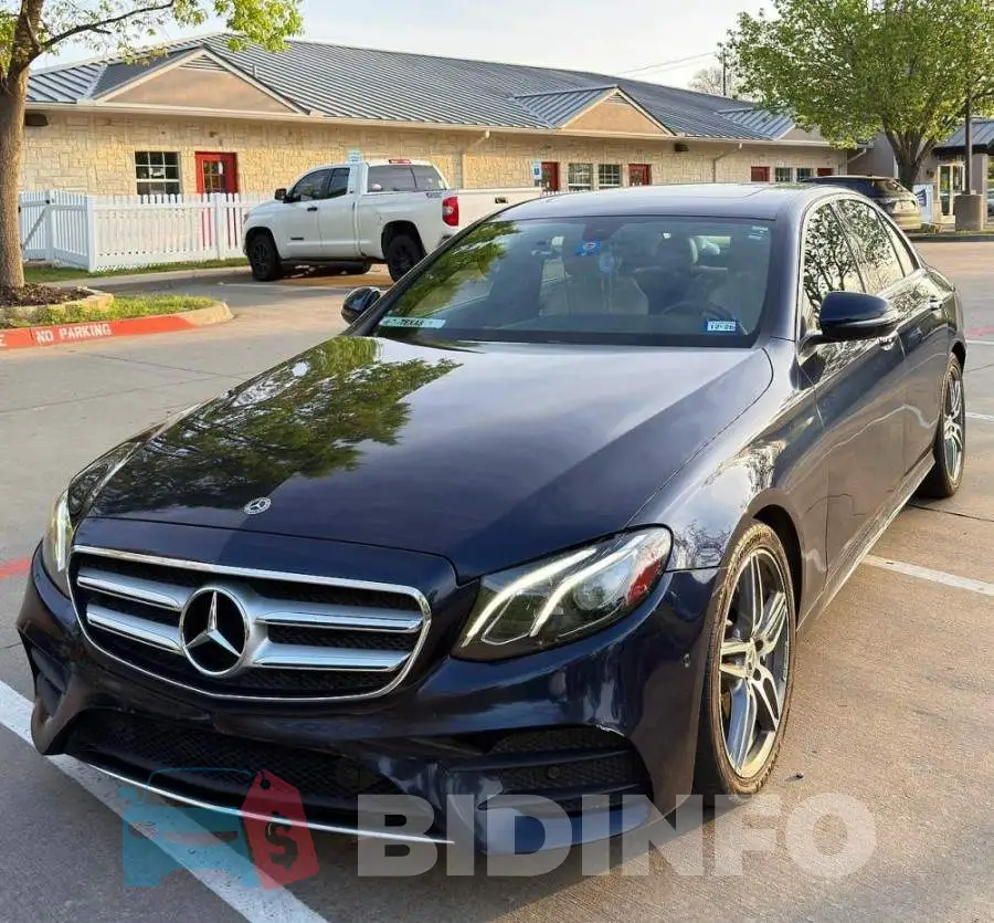 WDDZF4JB2JA338952 Photo# 2