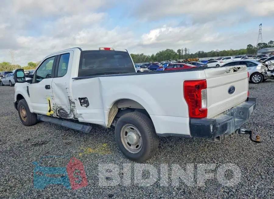 1FT7X2A67HED56033 Photo# 2
