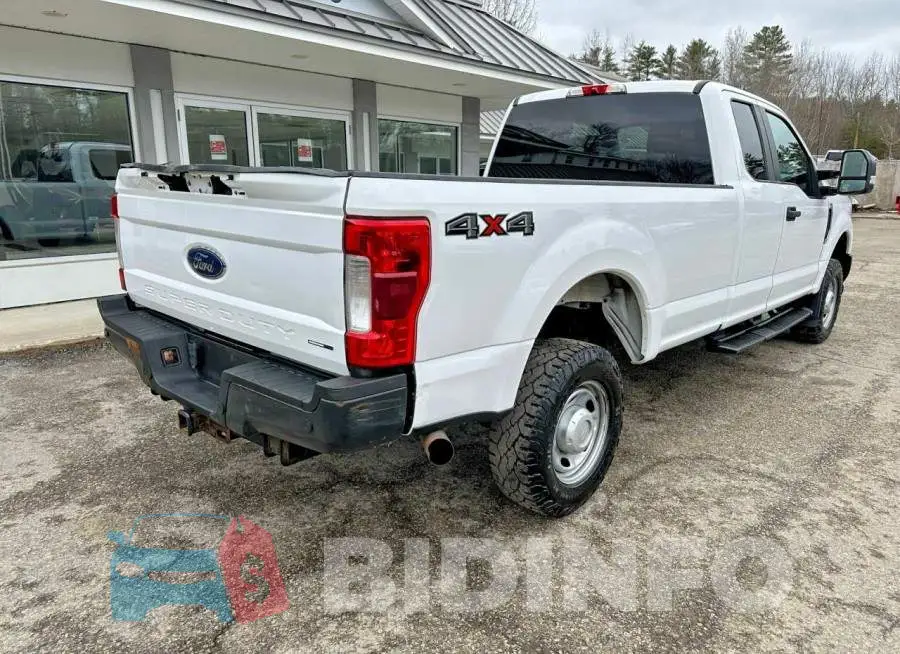 1FT7X2B64JEB92311 Photo# 4