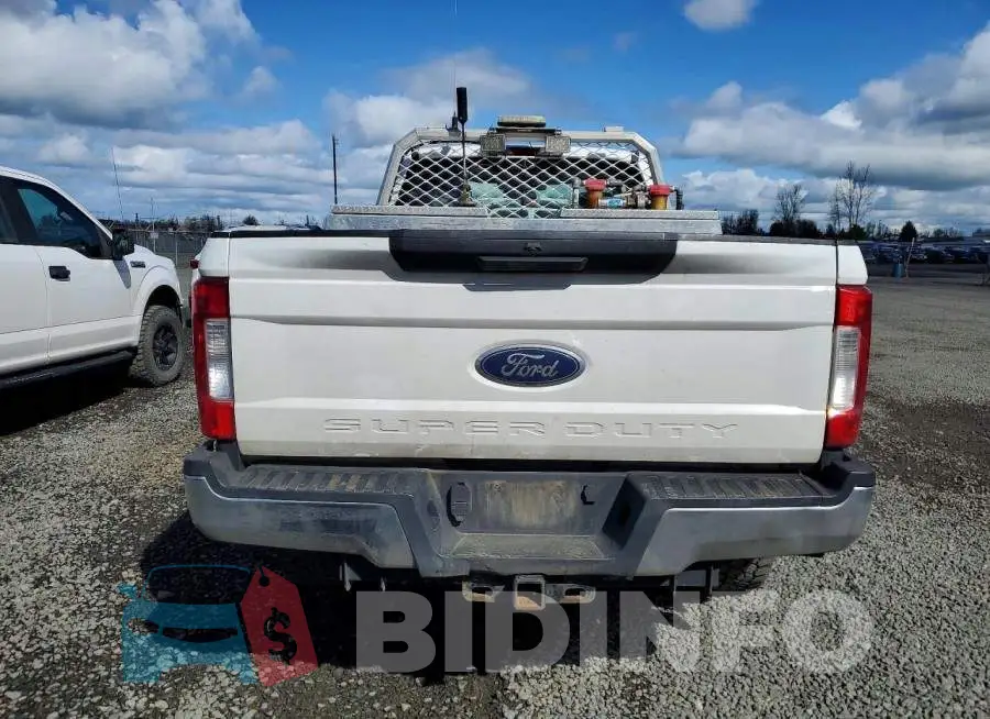 1FTBF2BT4KEC91022 Photo# 6