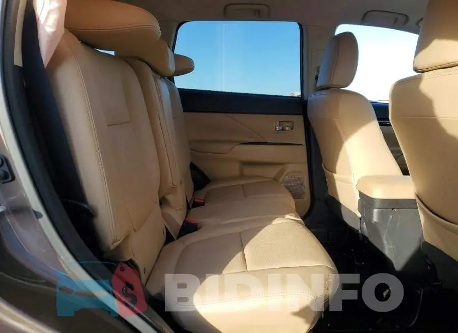 JA4AD3A35JZ048717 Photo# 11
