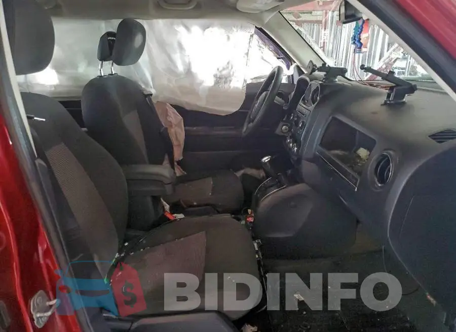 1C4NJPBB4HD120267 Photo# 7