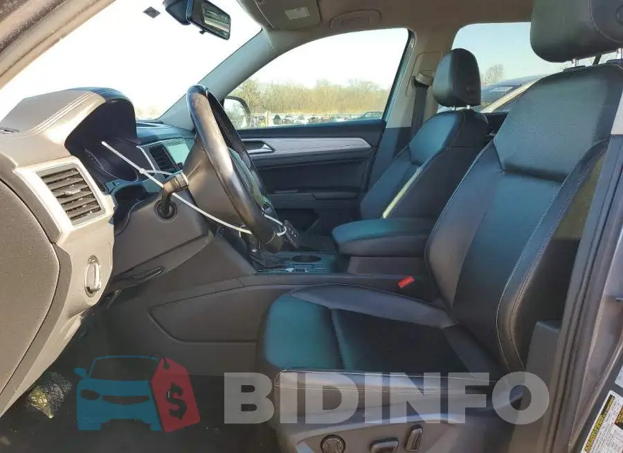 1V2CR2CA8JC523204 Photo# 7