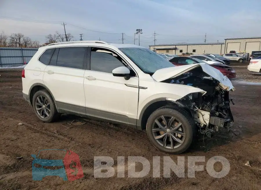 3VV3B7AX4NM014775 Photo# 4