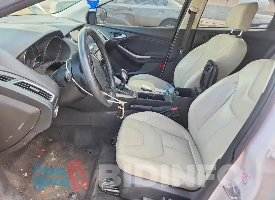 1FADP3J27HL279901 Photo# 7
