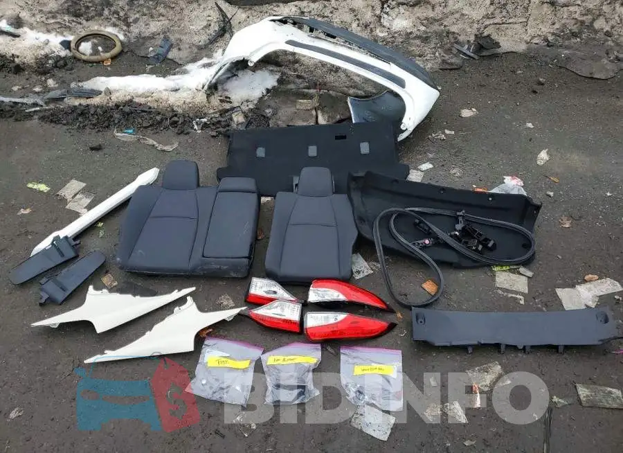 JTDBCMFE0PJ011563 Photo# 12